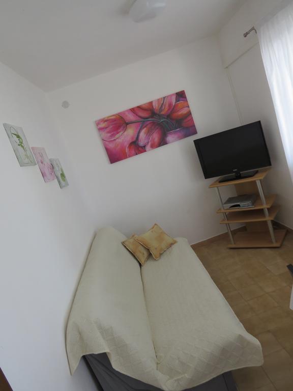 Apartments Lovric - 30 Meters To The Beach Trogir Exterior foto
