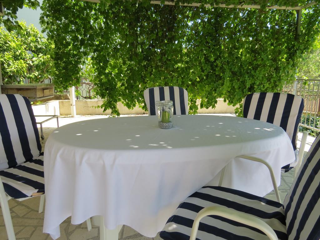 Apartments Lovric - 30 Meters To The Beach Trogir Exterior foto