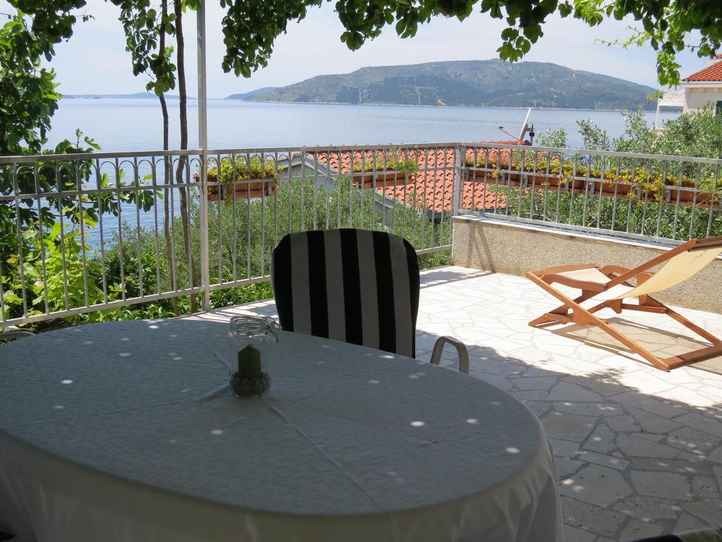 Apartments Lovric - 30 Meters To The Beach Trogir Exterior foto