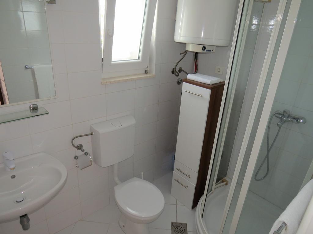 Apartments Lovric - 30 Meters To The Beach Trogir Exterior foto