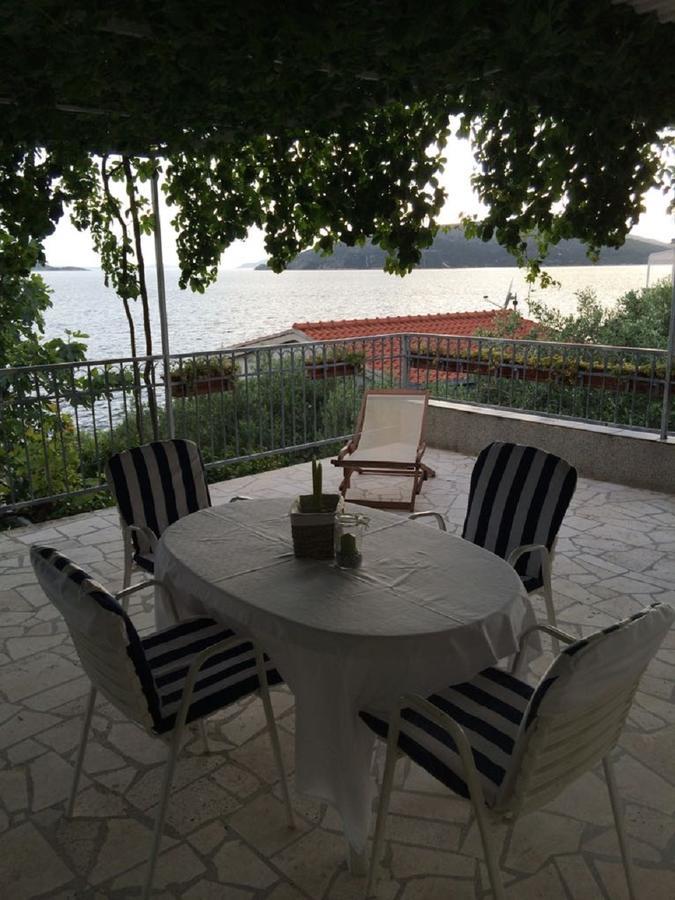 Apartments Lovric - 30 Meters To The Beach Trogir Exterior foto